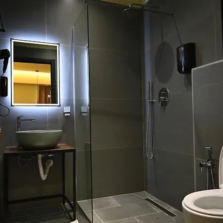 酒店 Kuta's Center 地拉那