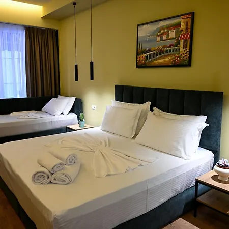 Kuta's Center 地拉那