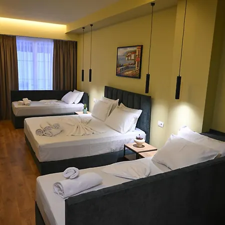 Kuta's Center 地拉那