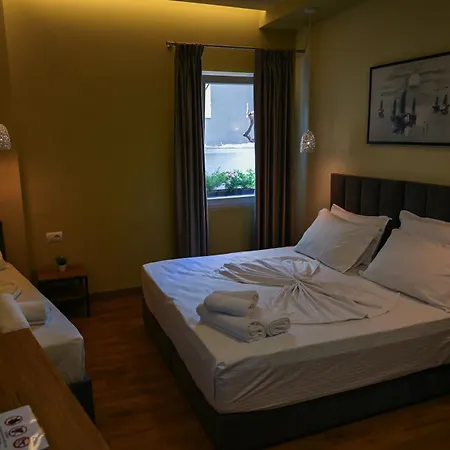 酒店 Kuta's Center 地拉那