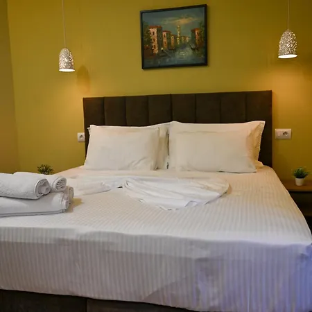 Kuta's Center * 地拉那