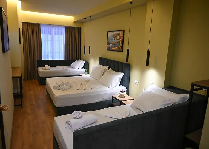 Kuta's Center 地拉那